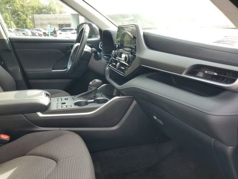 Used 2024 Toyota Highlander LE image 36