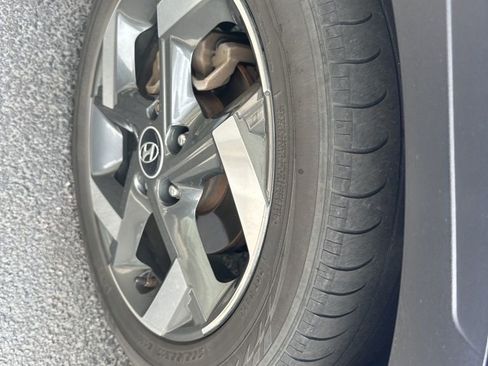 Used 2022 Hyundai Venue SEL FWD image 8