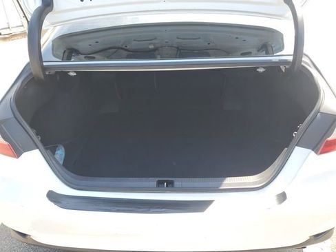 Used 2020 Toyota Camry XLE w/ Navigation Package FWD image 9