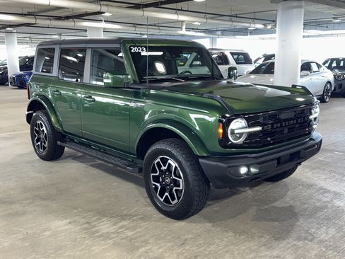 Used 2023 Ford Bronco Outer Banks AWD/4WD image 2
