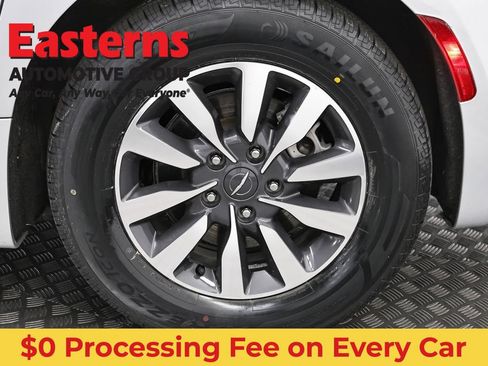 Used 2023 Chrysler Pacifica Touring-L FWD image 34