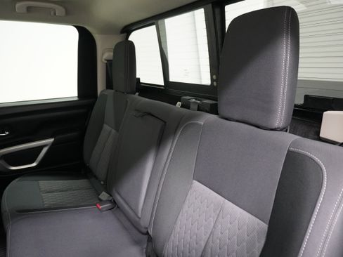 Used 2021 Nissan Titan SV w/ SV Convenience Package image 12