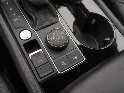 Used 2019 Volkswagen Atlas SEL Premium image 37