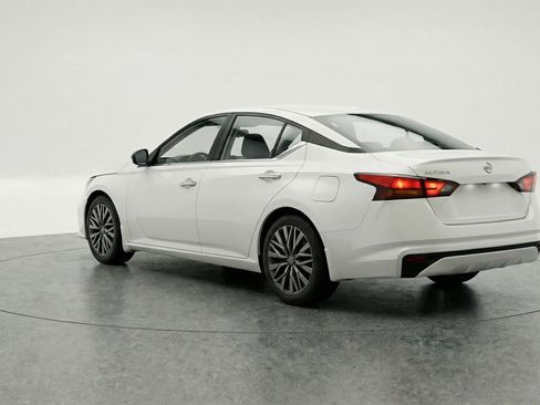 Used 2025 Nissan Altima 2.5 SV image 6