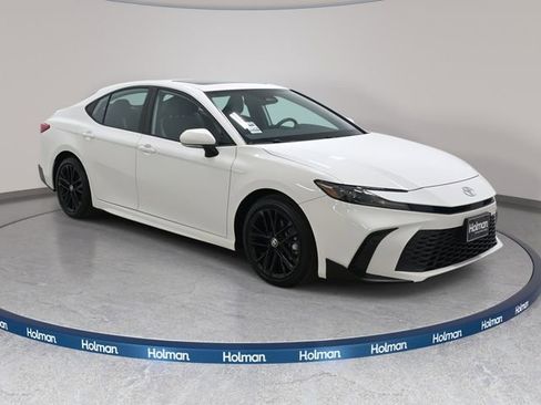 Certified 2025 Toyota Camry SE w/ Convenience Package image 4