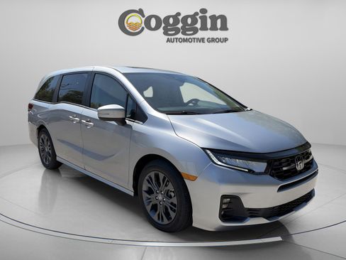 New 2026 Honda Odyssey Touring image 7