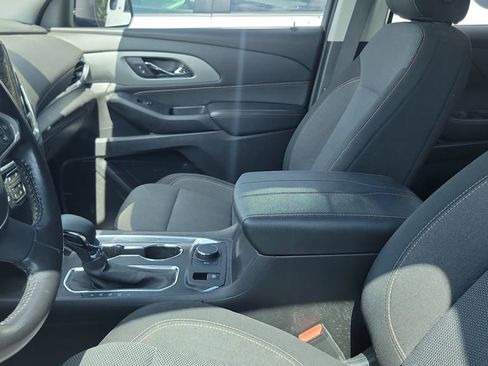 Used 2021 Chevrolet Traverse LT FWD image 5