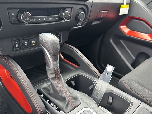 New 2026 Nissan Frontier PRO-4X w/ Pro-4x Convenience Package image 25