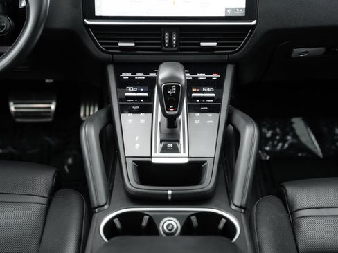 Used 2020 Porsche Cayenne S AWD/4WD image 17