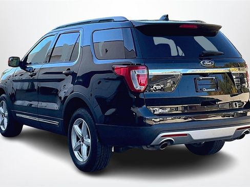 Used 2017 Ford Explorer XLT w/ Equipment Group 202A image 4