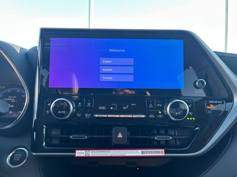 Used 2026 Toyota Highlander Platinum image 15