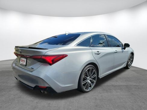 Used 2019 Toyota Avalon XSE image 25