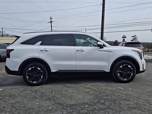 Certified 2025 Kia Sorento S w/ Panoramic Sunroof Package image 7