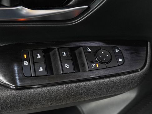 Used 2025 Nissan Kicks SV AWD/4WD image 21
