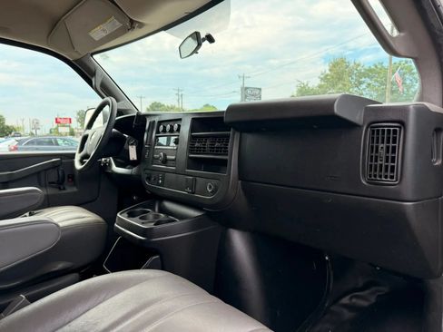 Used 2017 Chevrolet Express 2500 RWD image 18