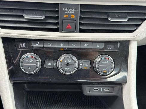 Used 2023 Volkswagen Jetta SE FWD image 19
