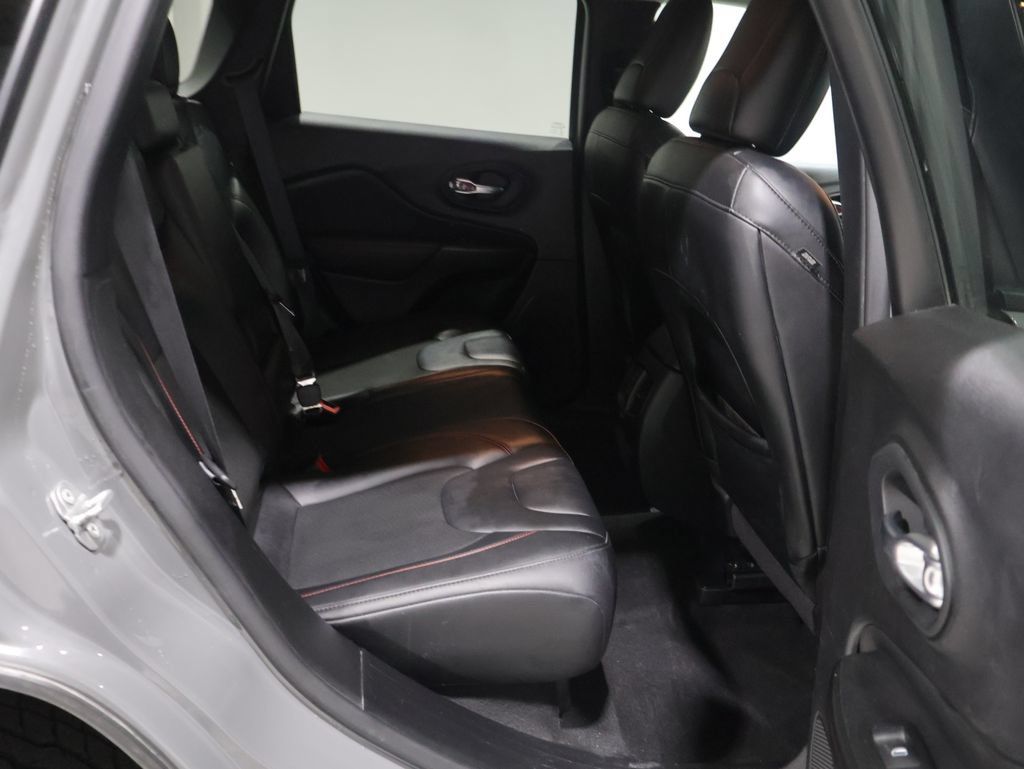 Used 2022 Jeep Cherokee Trailhawk AWD/4WD image 20