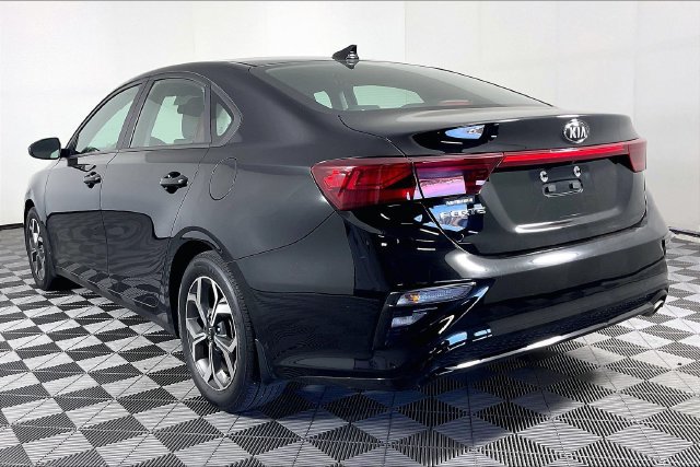 Used 2020 Kia Forte LXS FWD image 2