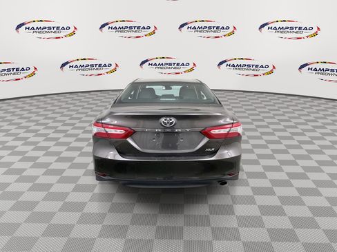 Used 2018 Toyota Camry XLE image 7