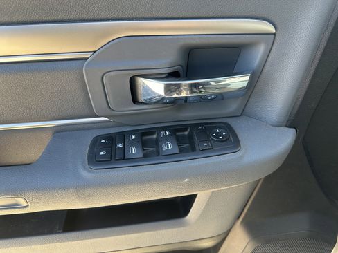 Used 2019 RAM 1500 Classic SLT AWD/4WD image 11