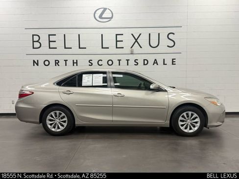 Used 2016 Toyota Camry LE image 3