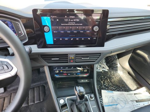 New 2025 Volkswagen Jetta SEL image 24