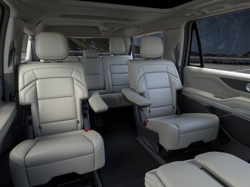 New 2026 Lincoln Navigator L Reserve w/ Jet Appearance Package AWD/4WD image 11
