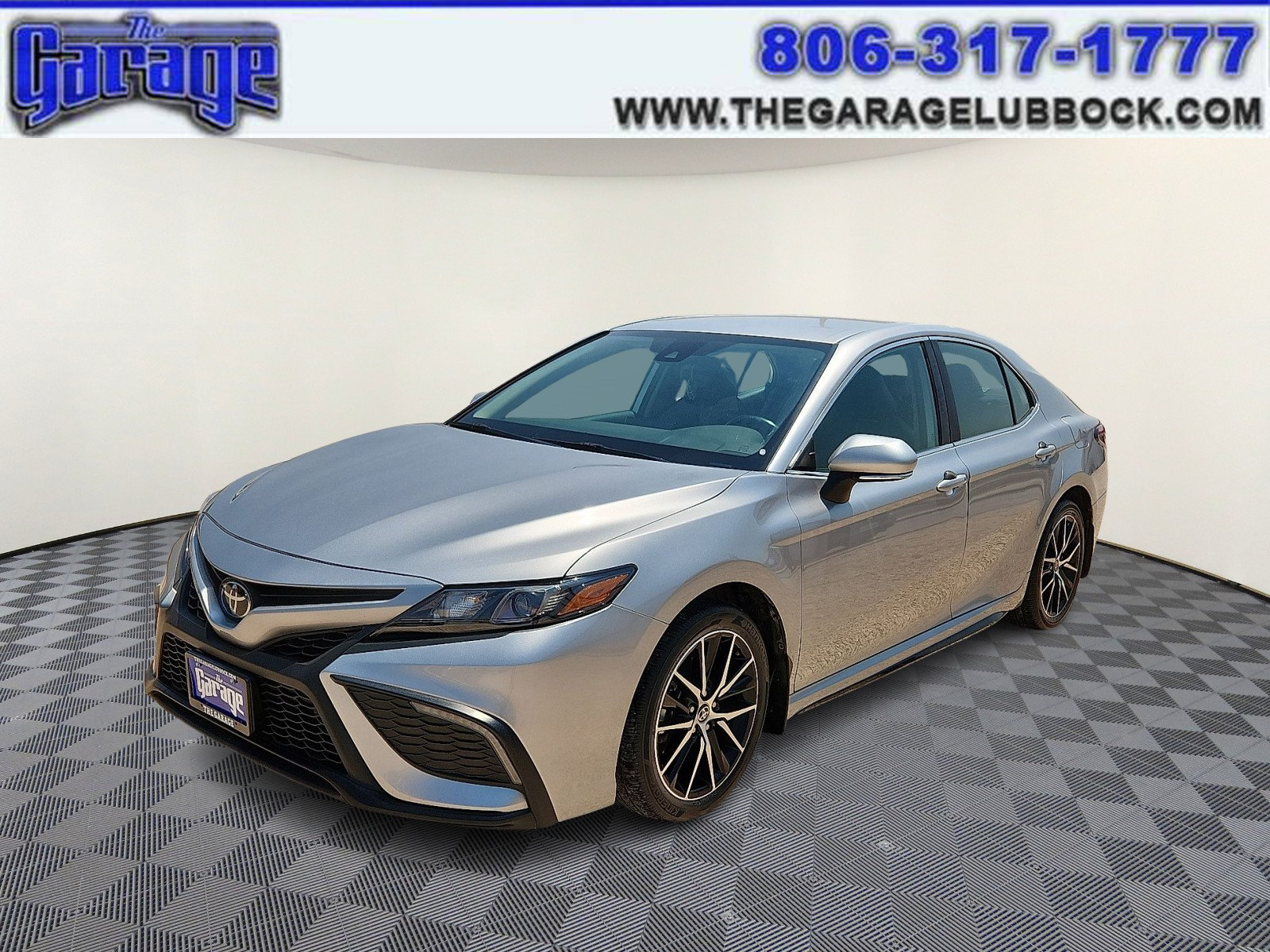 Used 2024 Toyota Camry SE FWD image 1