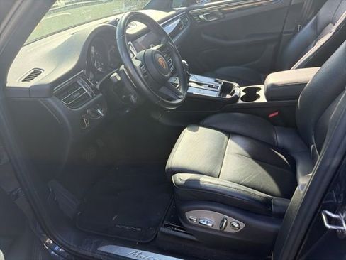 Used 2022 Porsche Macan image 16