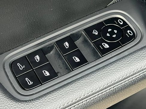 Used 2021 Porsche Cayenne AWD/4WD image 17