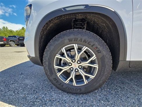 New 2026 GMC Acadia AT4 w/ LPO, Floor Liner Package image 34