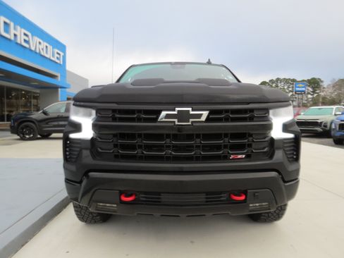 Used 2025 Chevrolet Silverado 1500 LT Trail Boss w/ Convenience Package II image 9