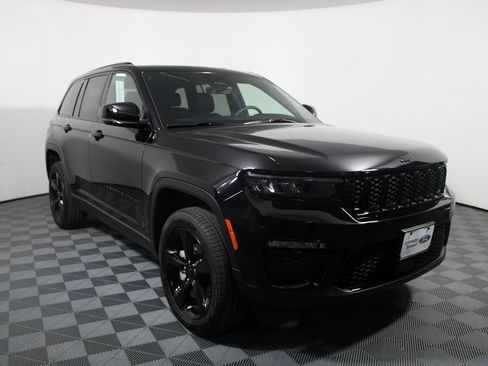 Used 2025 Jeep Grand Cherokee Limited w/ Black Appearance Package image 1