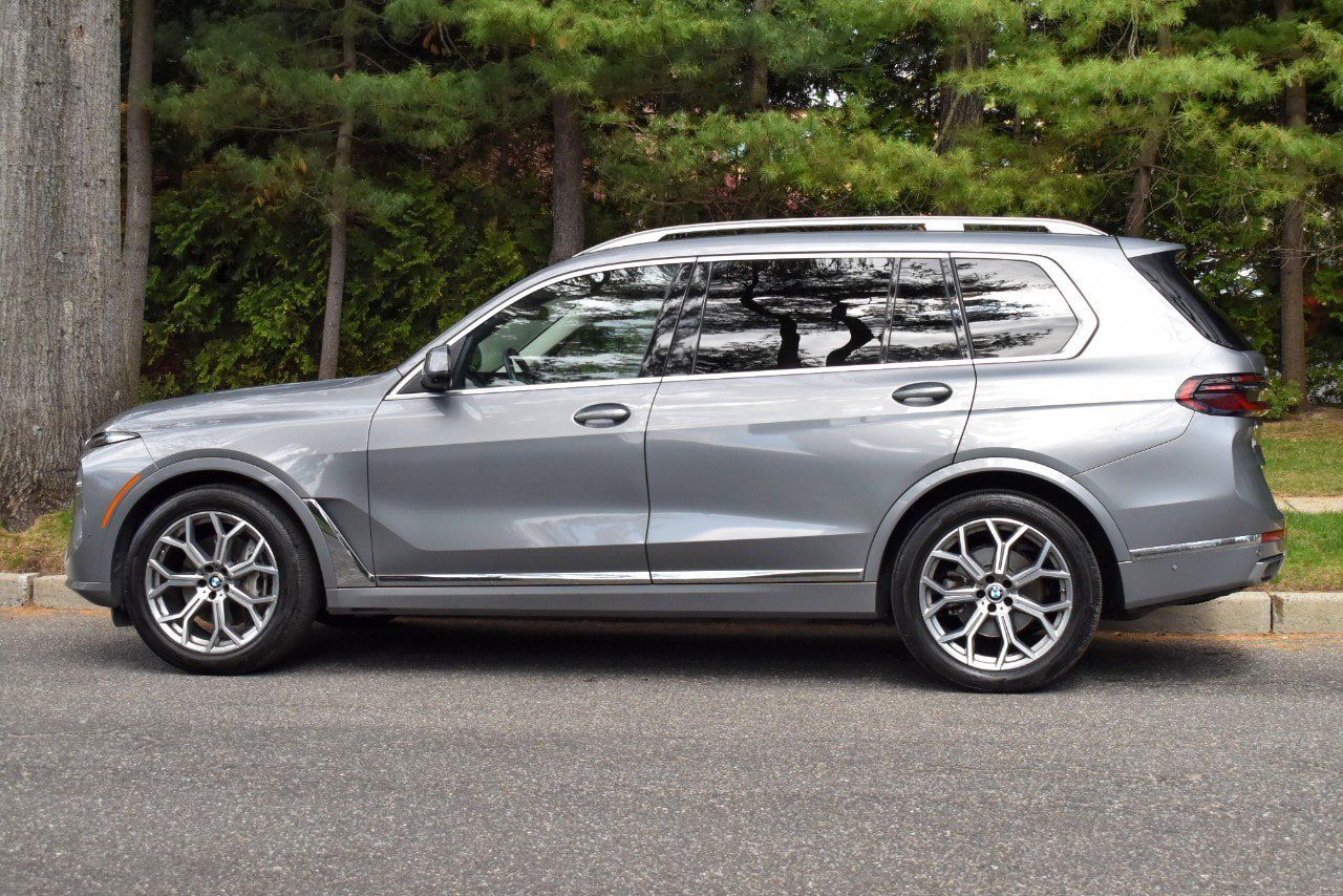 Used 2025 BMW X7 xDrive40i AWD/4WD image 4