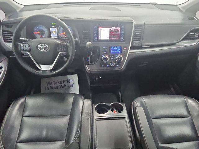 Used 2020 Toyota Sienna SE Premium w/ Nightshade Edition FWD image 14