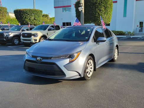 Used 2025 Toyota Corolla LE FWD image 5