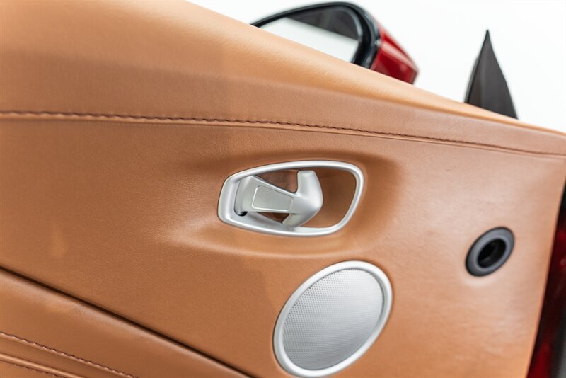 Used 2020 Aston Martin V8 Vantage Coupe RWD image 76
