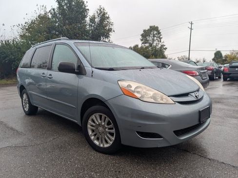 Used 2009 Toyota Sienna LE image 1
