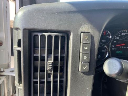 Used 2014 Chevrolet Express 2500 RWD image 16