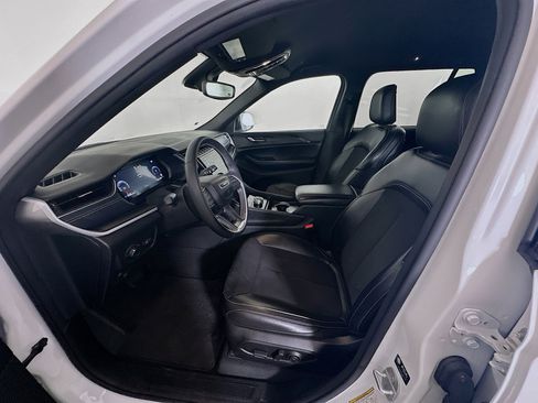 Used 2024 Jeep Grand Cherokee Altitude image 13