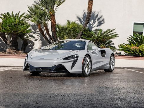Used 2023 McLaren Artura RWD image 26