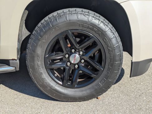 Used 2015 GMC Yukon SLT w/ HD Trailering Package image 12