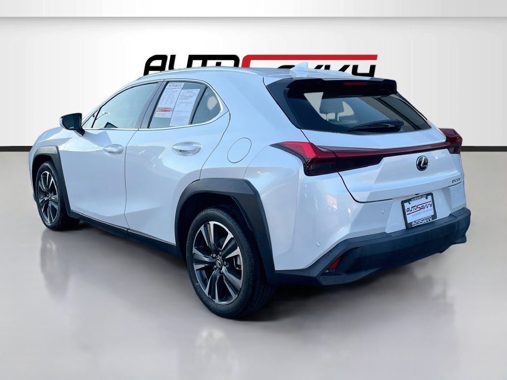 Used 2022 Lexus UX 200 w/ Accessory Package (Z1) FWD image 5