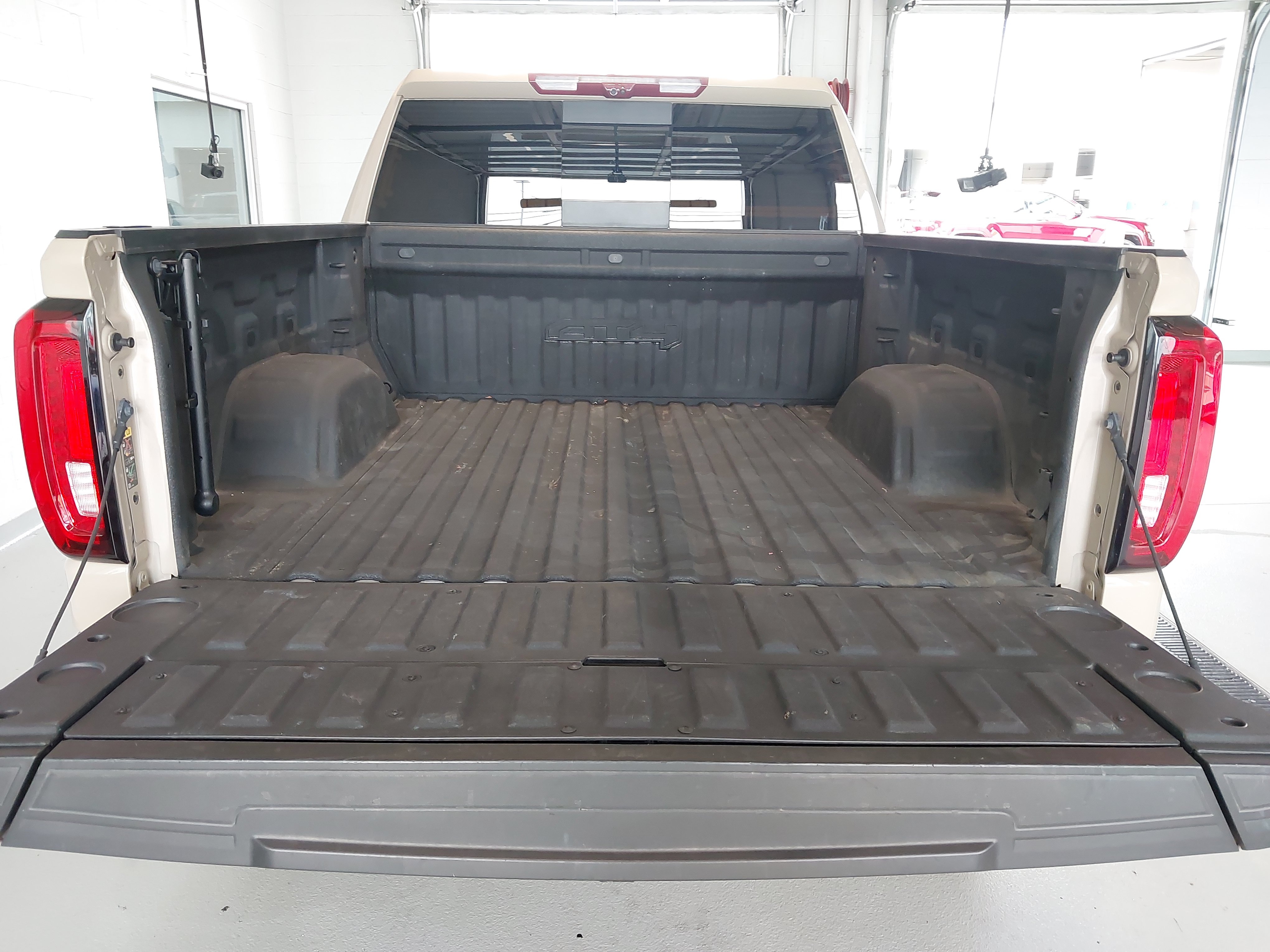 Certified 2023 GMC Sierra 1500 AT4 w/ AT4 Premium Package AWD/4WD image 27