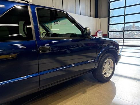 Used 2002 Chevrolet Blazer LS w/ Preferred Equipment Group image 46