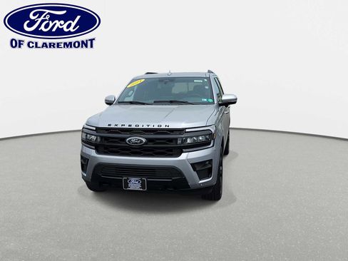 Used 2024 Ford Expedition Limited AWD/4WD image 3