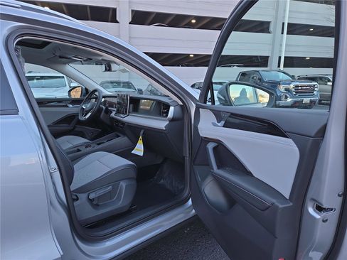 New 2026 Volkswagen Tiguan SE image 26