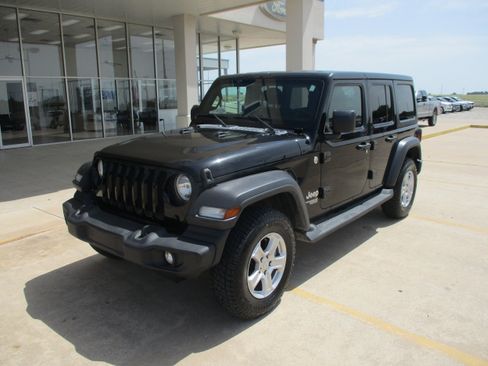 Used 2018 Jeep Wrangler Unlimited Sport S AWD/4WD image 2