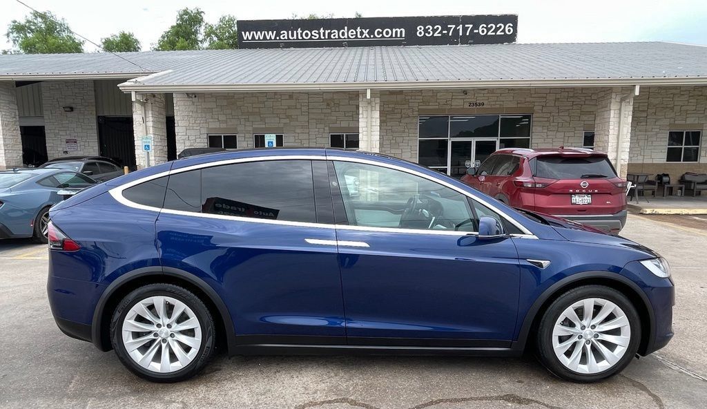 Used 2018 Tesla Model X 75D AWD/4WD image 4