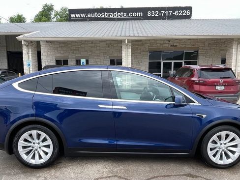 Used 2018 Tesla Model X 75D AWD/4WD image 4